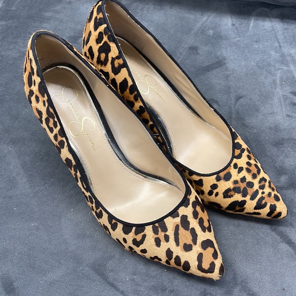 Jessica Simpson size 8.5 animal print pumps
